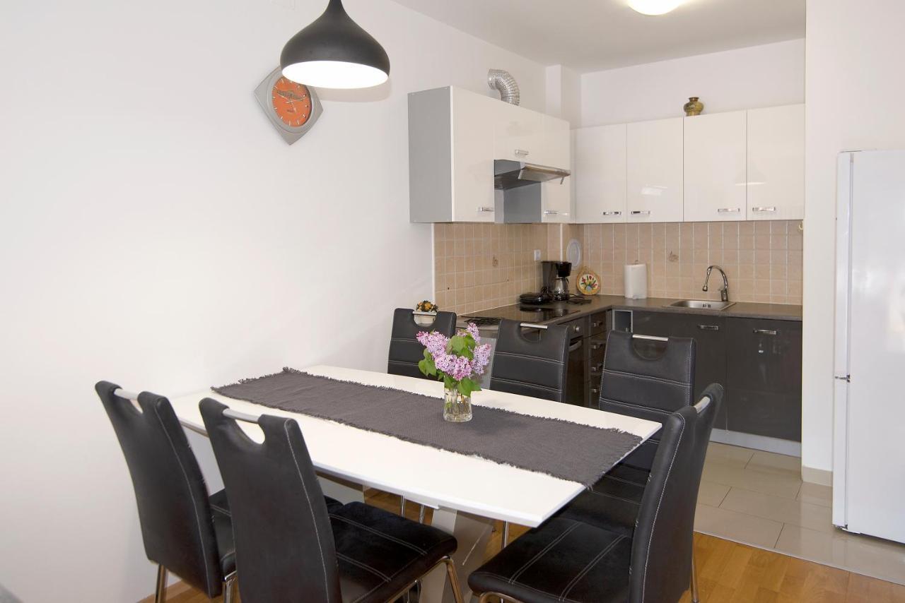 Lungo Mare Apartment With Terrace Pula Exterior foto